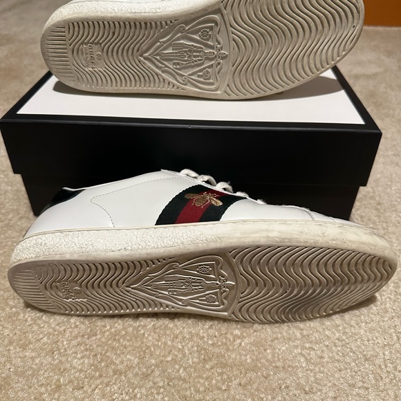 Gucci Women’s Ace Sneaker with Bee - Picture 6 of 9